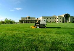 MD21 working in the landscape mowing