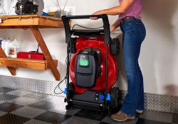 Toro SmartStow® - 60V Recycler® 60V MAX* Battery Mower